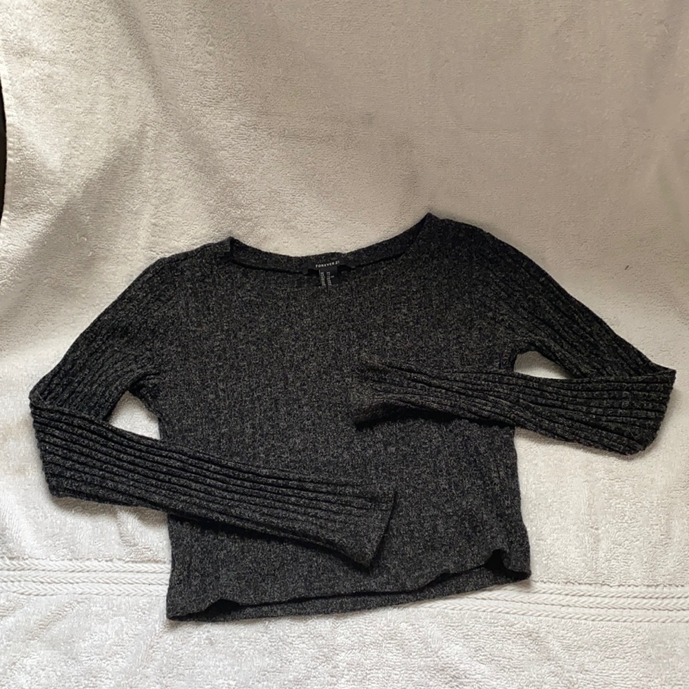 Forever 21 cropped crew neck shirt